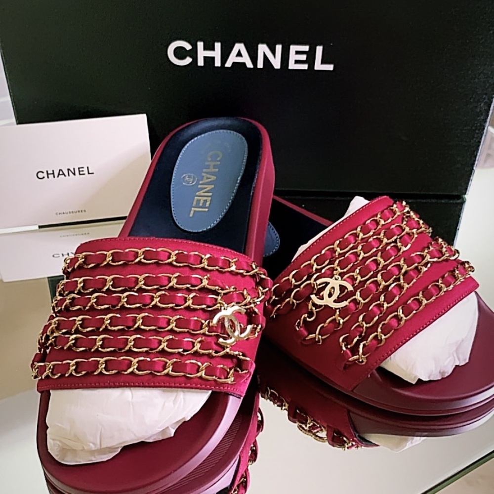 Chanel slides